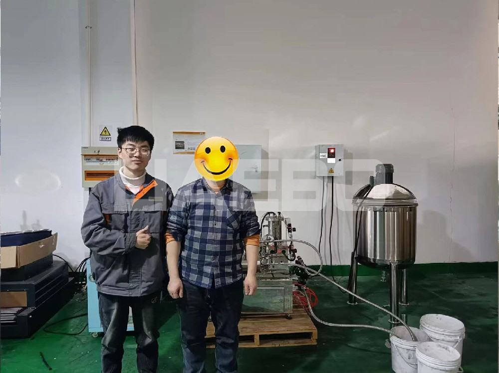 常州某科技科技公司 1升砂磨機調試成功