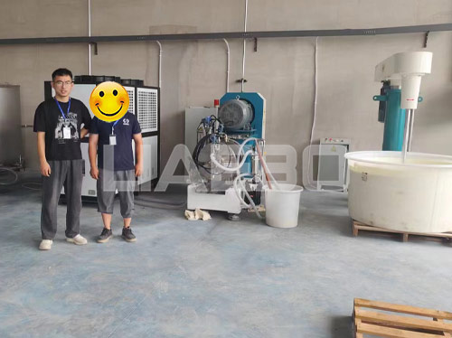云南某睡眠科技股份有限公司 60L高端棒塊式陶瓷納米砂磨機調試成功