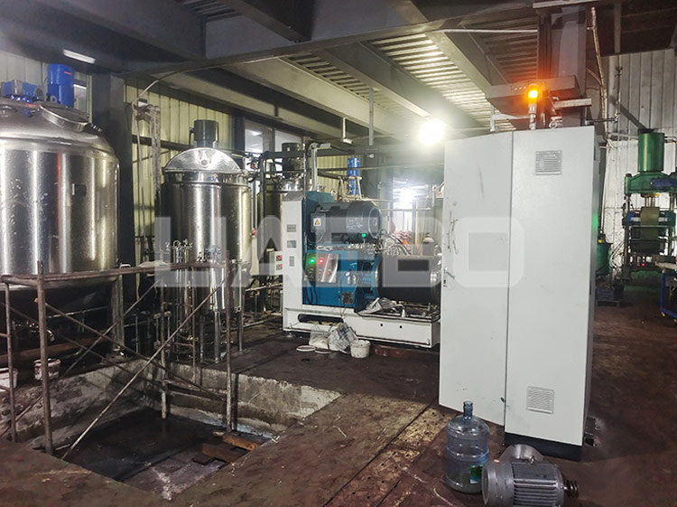 江蘇某有限公司60L棒銷聚氨酯砂磨機調試成功