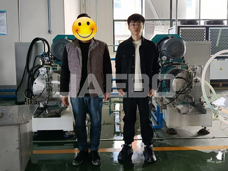 四川眉山某生物科技有限公司，4臺(tái)60L砂磨機(jī)調(diào)試成功