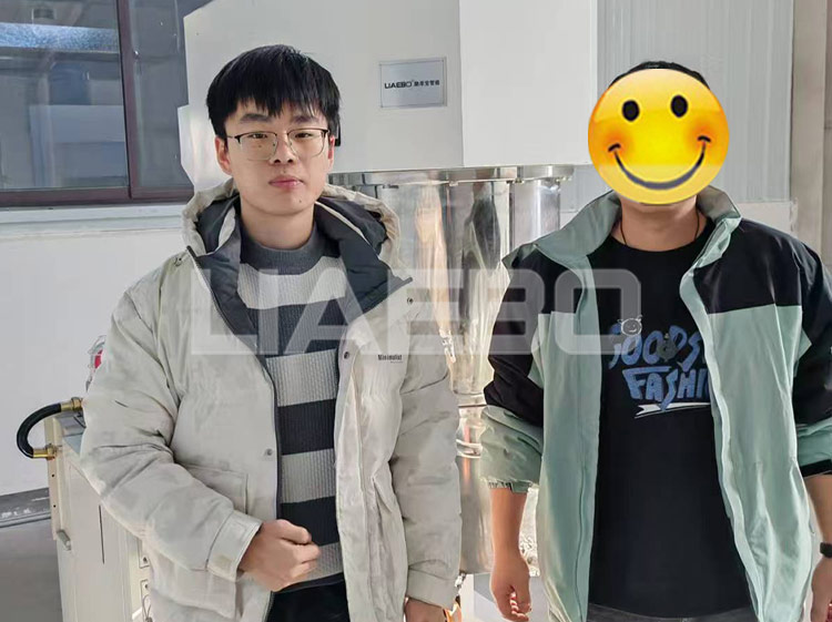 陜西某科技有限公司 ，60L雙行星攪拌機(jī)調(diào)試成功