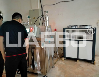 某壓電陶瓷生產(chǎn)漿料研磨現(xiàn)場(chǎng)