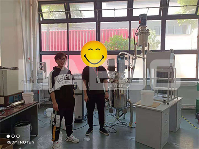 上海某大型文具企業100L真空反應釜調試成功